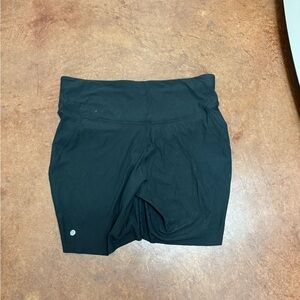 SIZE 18 LULULEMON BIKER SHORTS - RIBBED WITH 8” INSEAM